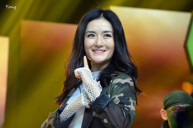 谢娜突然感谢李小冉？这波闺蜜情真让人看不懂