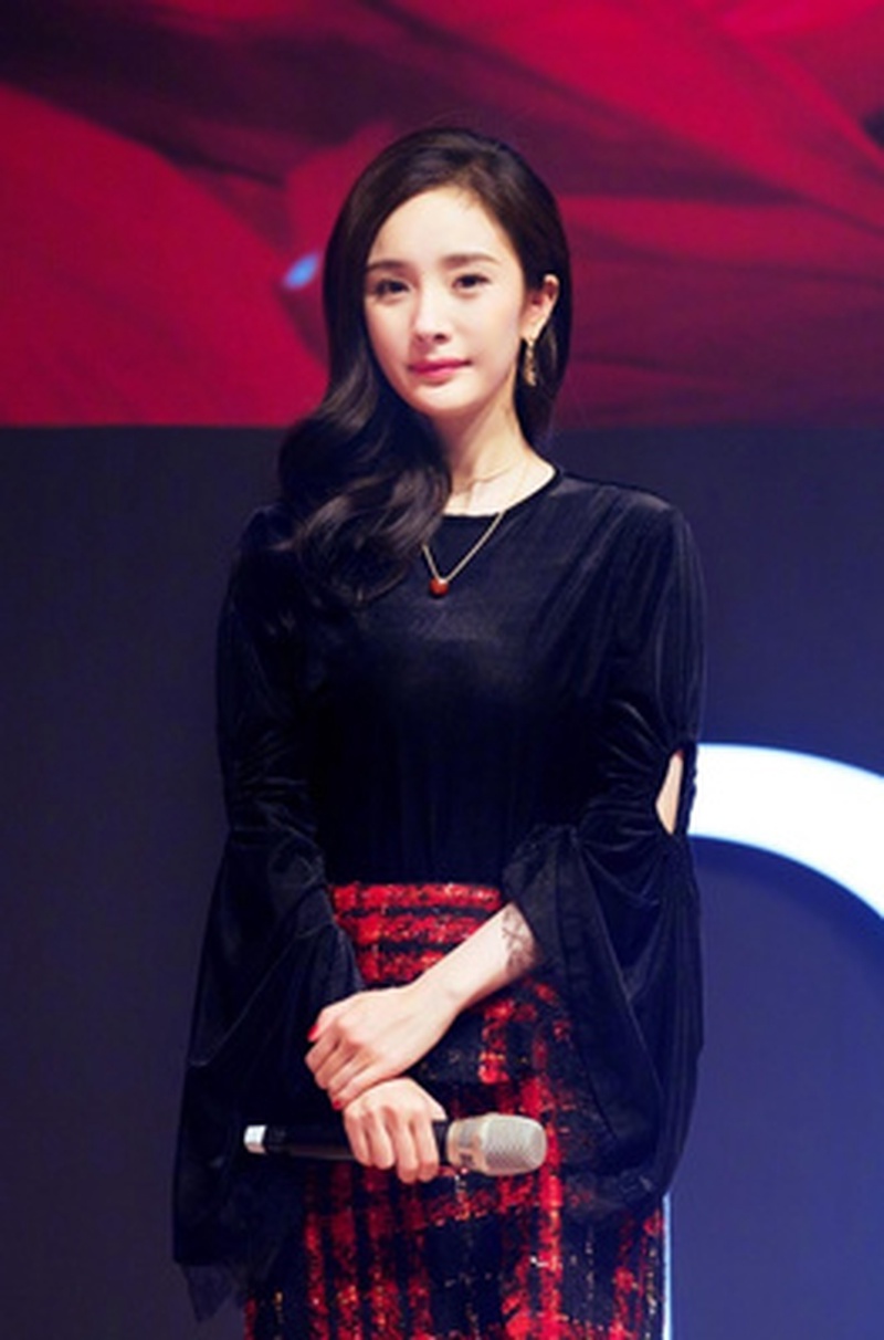 拼了命往泥里扎！杨幂生万物花絮太狠，谁看她不迷糊