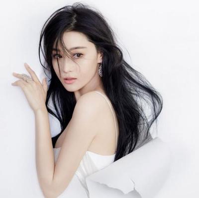 刘雯一袭白纱降临人间！这绝美杀疯了的状态究竟是谁在心疼